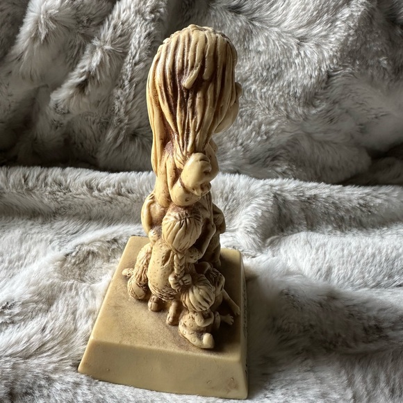 Antique mom figure  Must bundle! 3 for $10 or 4 for $15 etc - Picture 3 of 7